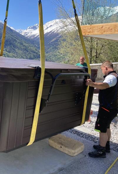 Anlieferung und MontageIhres neuen CalderaSpas Whirlpools