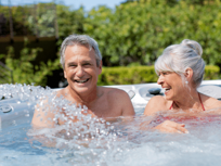 Spa d'extérieur d'extérieur dans votre jardin