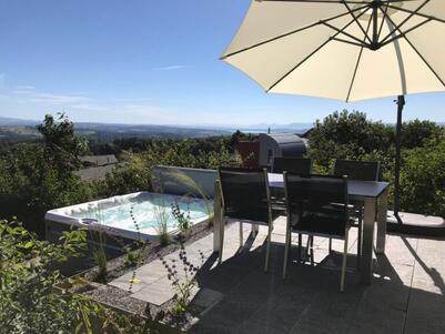 Wir reinigen Ihre Anlage, damit Sie jeden Tag aufs Neue Ihren Whirlpool oder Ihr Swim-Spa geniessen können